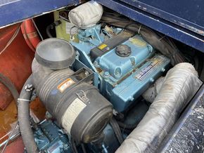 Widebeam 60 x 10 Cruiser Stern with London Mooring - Engine