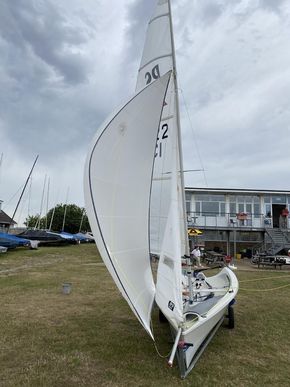 Photo from front with spinnaker