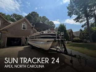 2015 Sun Tracker 24 DXL Fishing Barge XP3