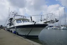 2005 Four Winns Horizon 240