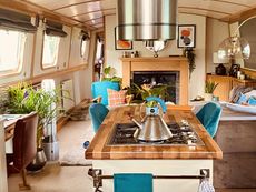 Mamatunde - Luxury Widebeam Boat