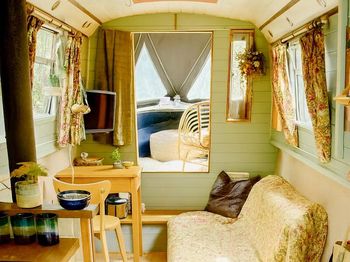 Bluebelle 45ft Narrowboat - Winter Garden & Solar Panels