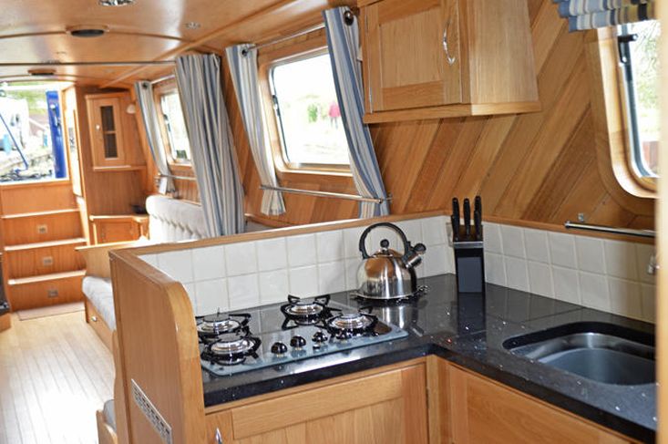 58ft Luxury Liveaboard Narrowboat by EMB