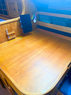 Chart Table (ipad not inc)