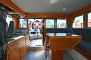 Salon main deck