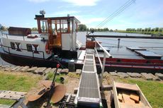 "Zuiderzeeklipper" with permanent mooring