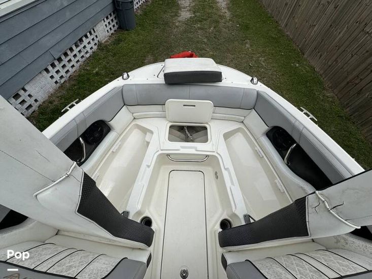 2017 Sea Ray 220 sdx