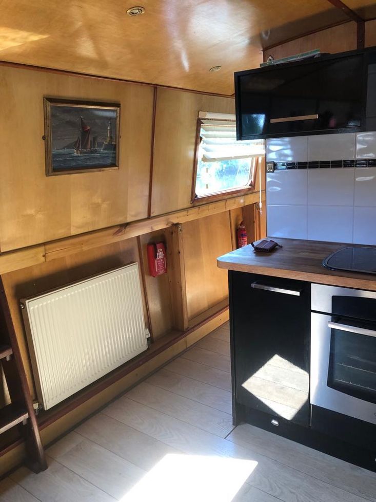 57ft x 10ft Wide Beam houseboat