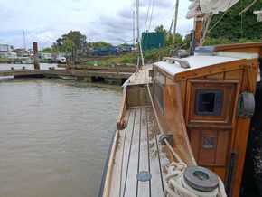 Bermudan  Sloop  - Side Deck