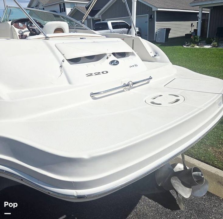 2008 Sea Ray 220 sundeck