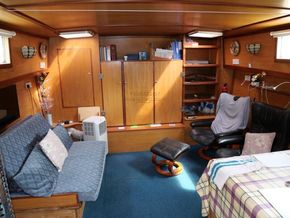 Barge Live aboard One off residential cruising barge for two - Saloon
