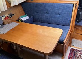 Settee. 4 person