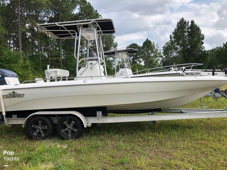 2005 Nauticstar 2200 bay