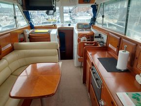 Beneteau Antares 10.80  - Saloon