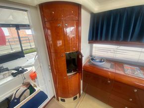 Fairline Phantom 38  - Saloon