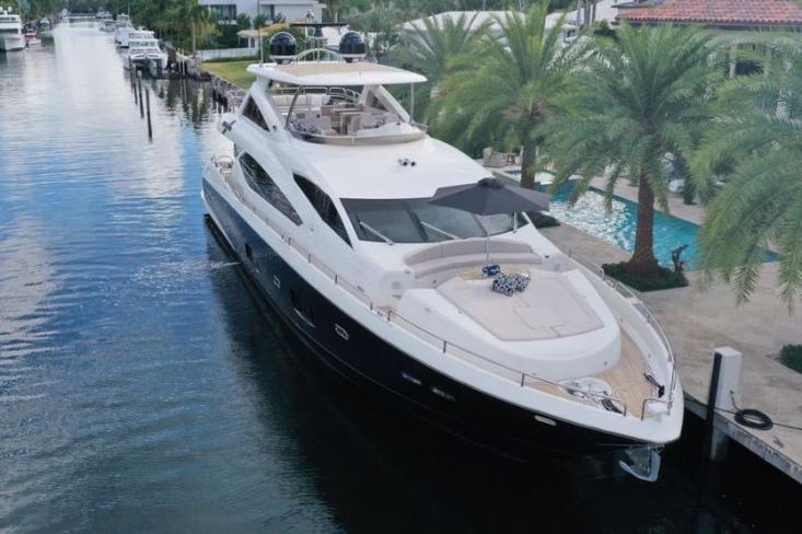 2014 Sunseeker 88 yacht