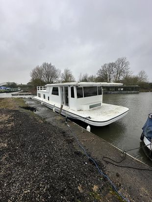 Gibson Classic Houseboat- Serenity