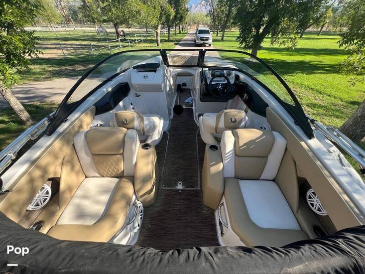 2017 Scarab 255 platinum