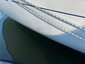 Dufour 36 Classic  - Hull Close Up