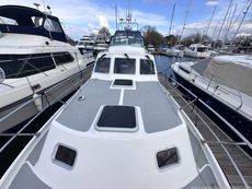 2001 Aquastar 38