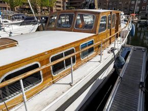 Motor Cruiser 40ft with London Mooring - Side Deck
