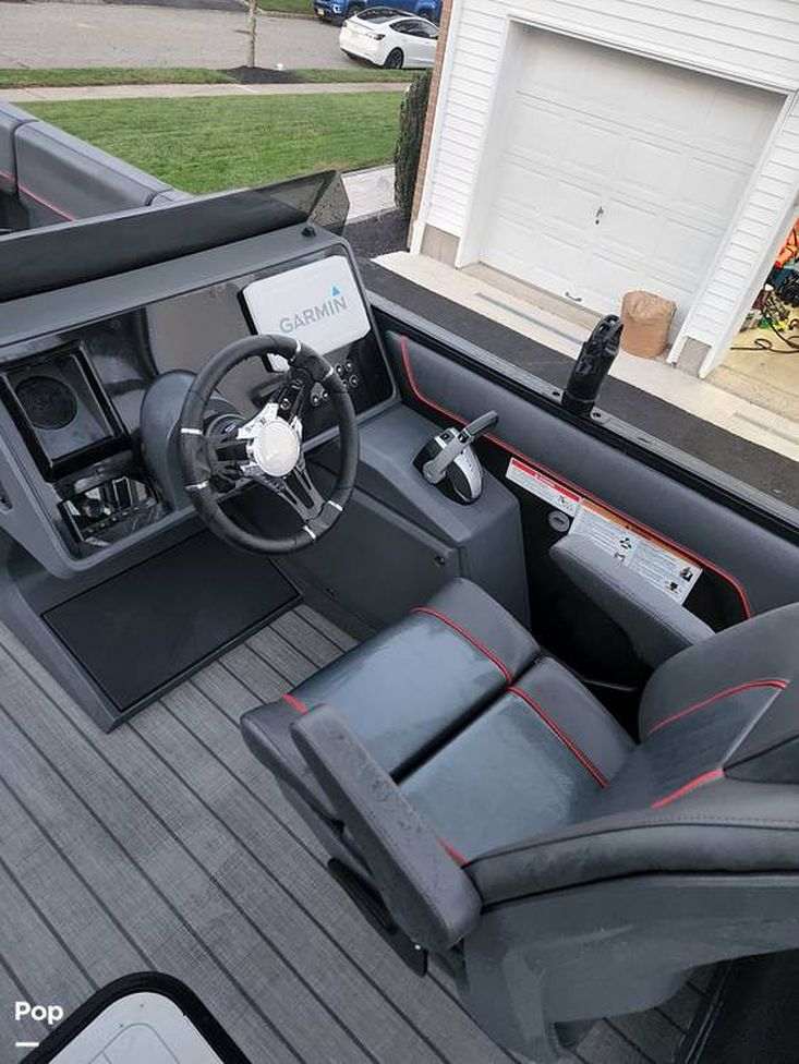 2024 Manitou 22 max bench