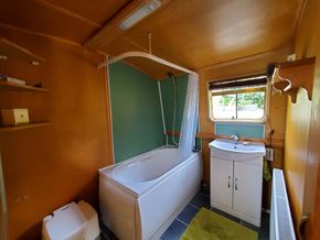 Full sized bath