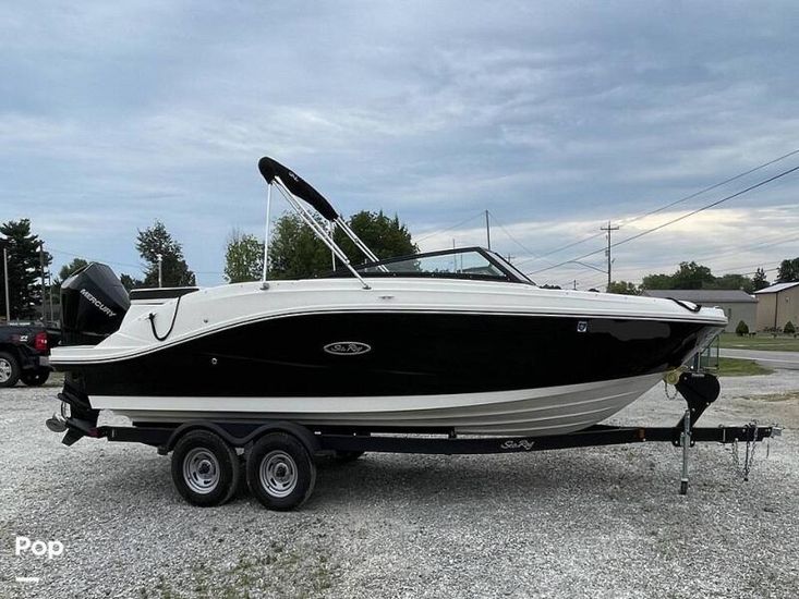 2019 Sea Ray 230 spx