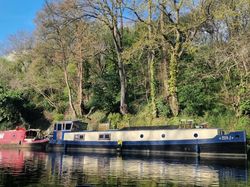 (HIGH SPEC) RECENTLY RENNOVATED 2010 WIDEBEAM Dutch barge+ MOORING