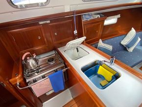 Beneteau Oceanis 323 Clipper  - Galley
