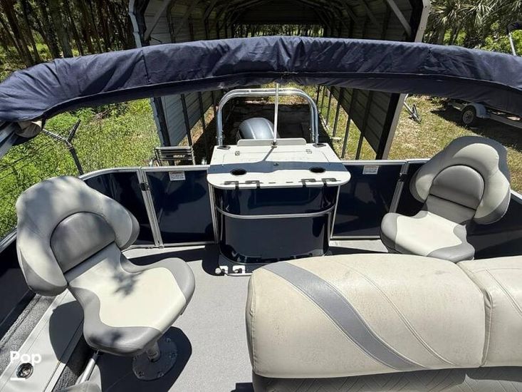 2019 Sylvan mirage 8520