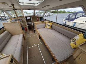 Saloon with bed infill