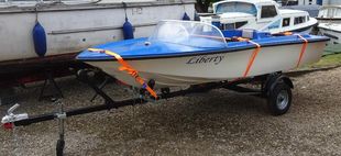 Speed boat