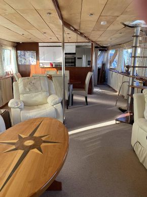 Lounge forrward looking