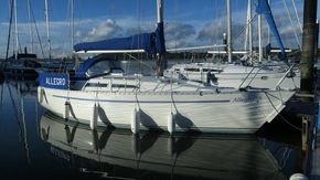 Moody 31 Mk II - Port Side
