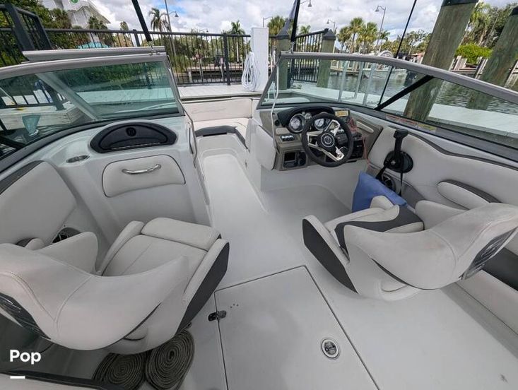 2023 Crownline e215 xs