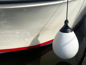 Shetland 4 plus 2  - Hull Close Up