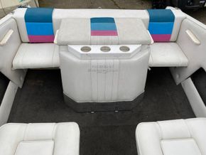 Rinker 186 Captiva Bow Rider - Cockpit