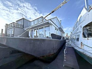 Spacious Family Floating Home