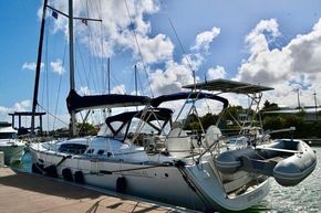 Davits for dinghy