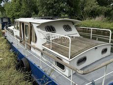 36ft by 9ft 6' Dutch Barge