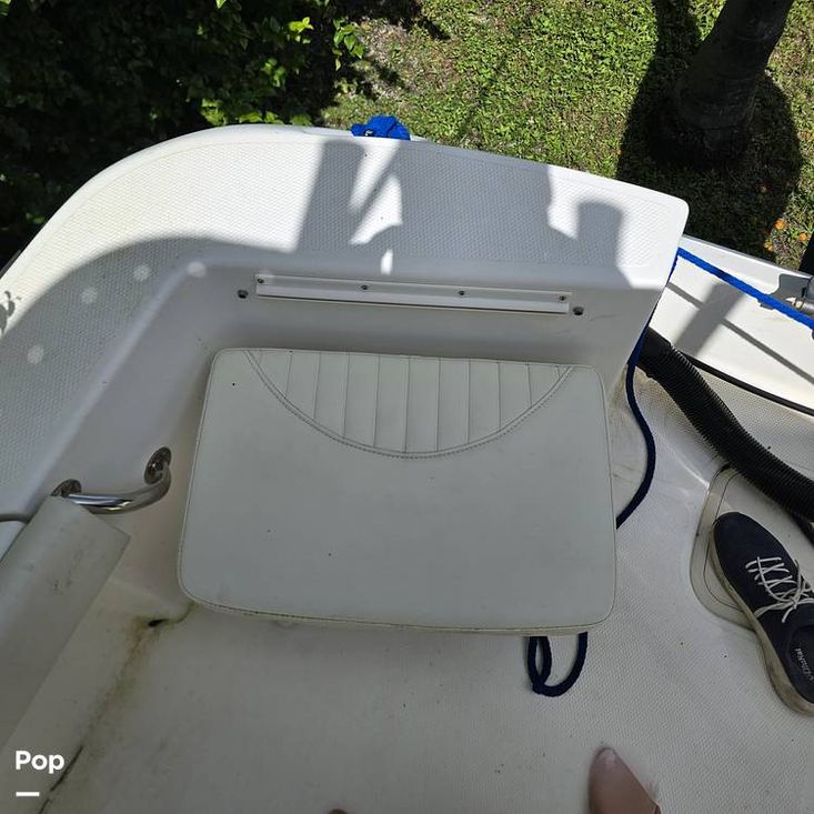 2006 Mako 204 center console