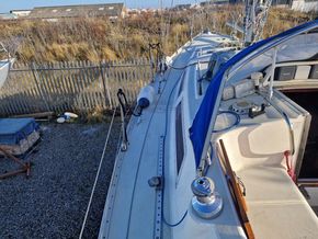 Moody 346  - Side Deck