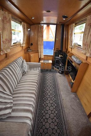 Saloon forward