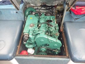Hardy Pilot 20 Motor Boat - Engine