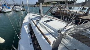 2010 Beneteau Oceanis 34 6