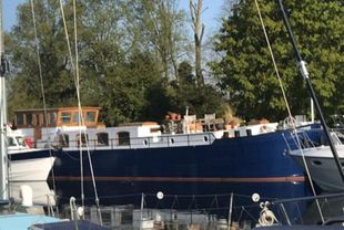 29m Converted Spitz barge, a cruising home with residential mooring. 