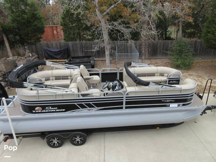 2020 Sun Tracker 24 party barge dlx