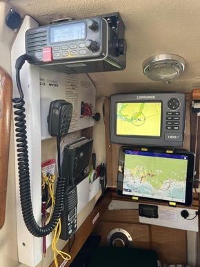 VHF & Plotter