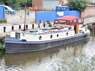 MYOSOTIS • Widebeam Dutch barge 60ft x 13ft, 2 bedrooms